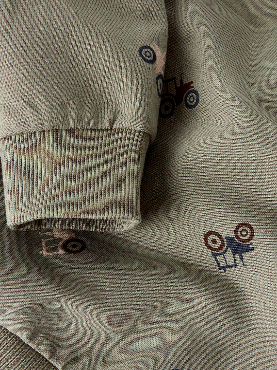 model_shot-front_full